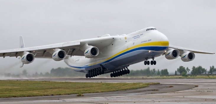 Найбільший у світі літак "Мрія" вирушає з Польщі до Китаю після ремонту