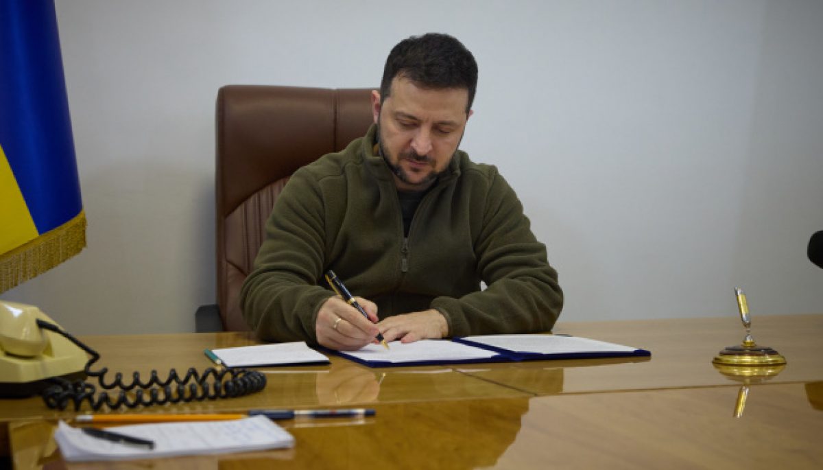 Президент ввів у дію ще партію санкцій проти ряду фізичних та юридичних осіб