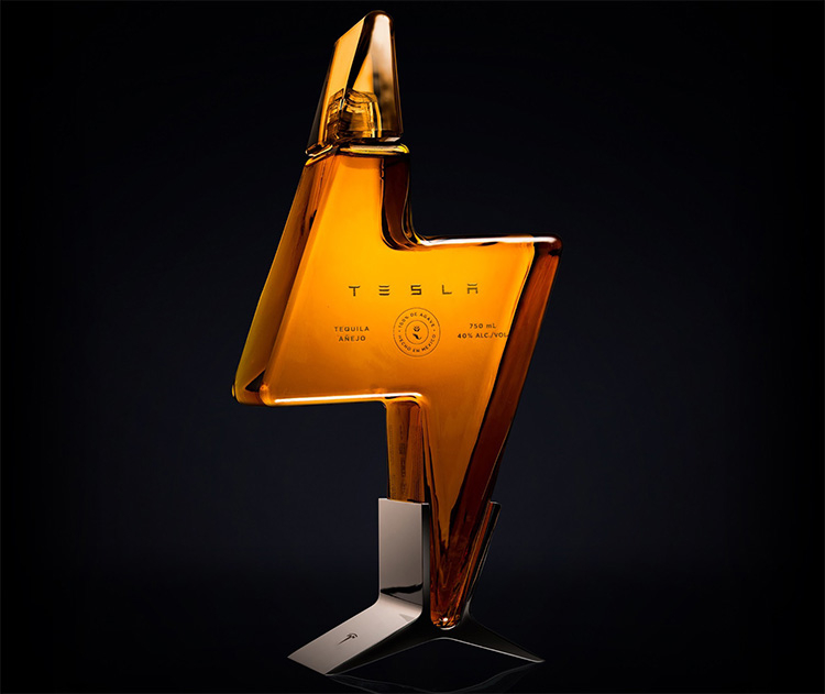 Ілон Маск почав продавати текілу під брендом Tesla