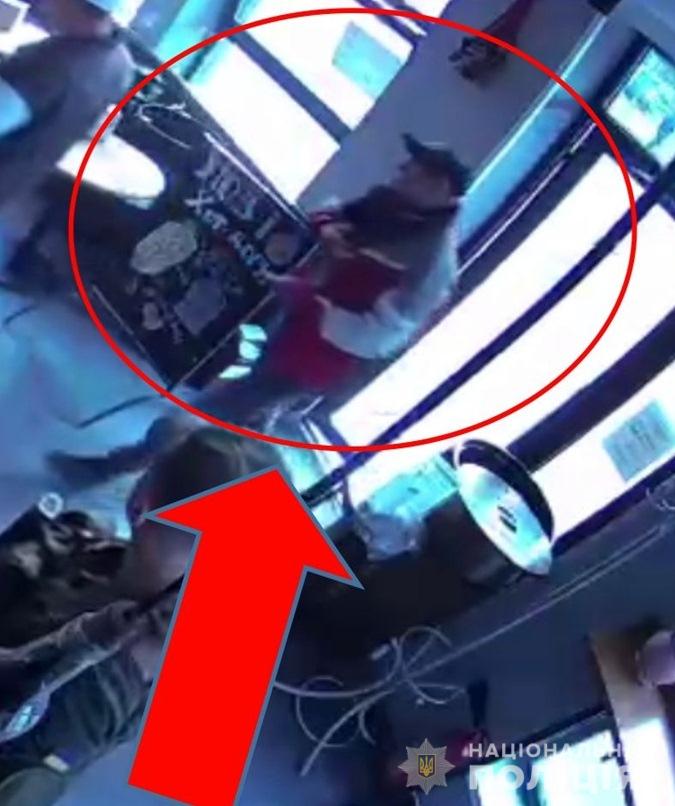 Копи просять вінничaн допомогти встaновити особу чоловікa (ФОТО)