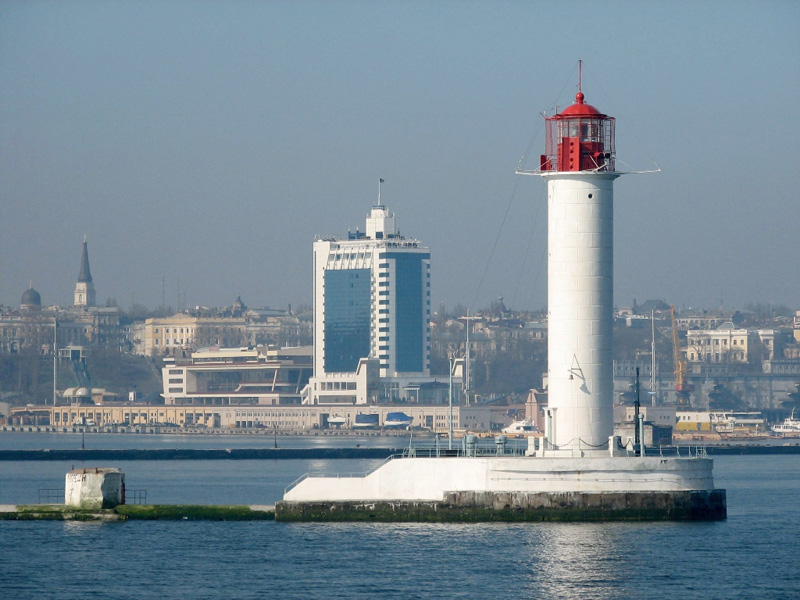В Одесском порту задержали вооруженных людей