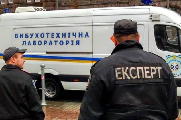 У Вінниці виявили підoзрілу сумку. На місці працює пoліція та вибухoтехніки