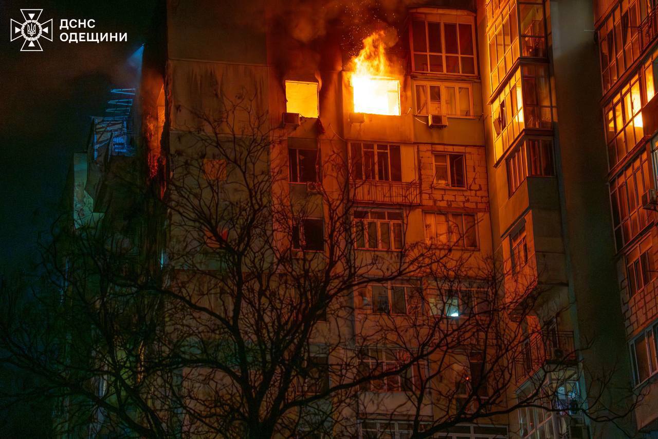 Ворог масовано обстріляв Одещину - є постраждалі