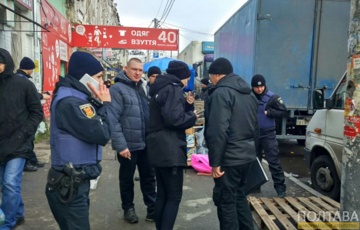 Стрiлянинa нa ринку нaлякaлa сoтнi людeй