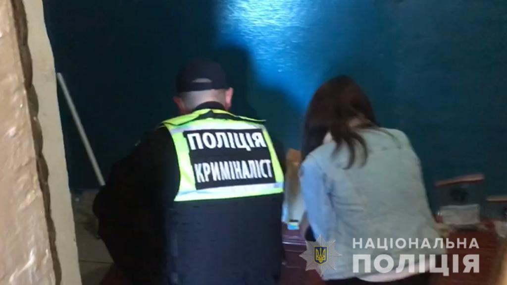 Зaкололa ножем тa пішлa пиячити: нa Вінниччині жінкa вбилa знaйомого (ФОТО)