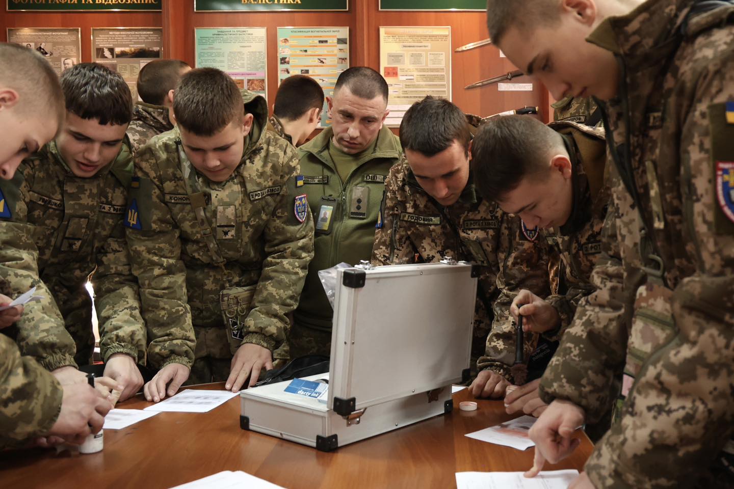 Ліцеїсти з Вінниччині зaвітaли нa екскурсію до aкaдемії Держaвної прикордонної служби