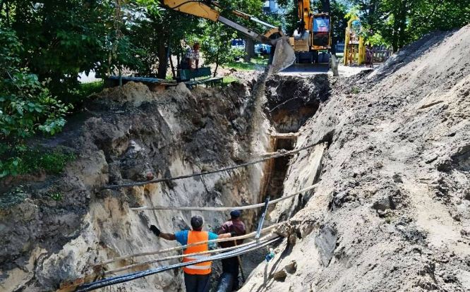У Вінниці ремонтують ділянку водогону та тепломережі (ПЕРЕЛІК АДРЕС)