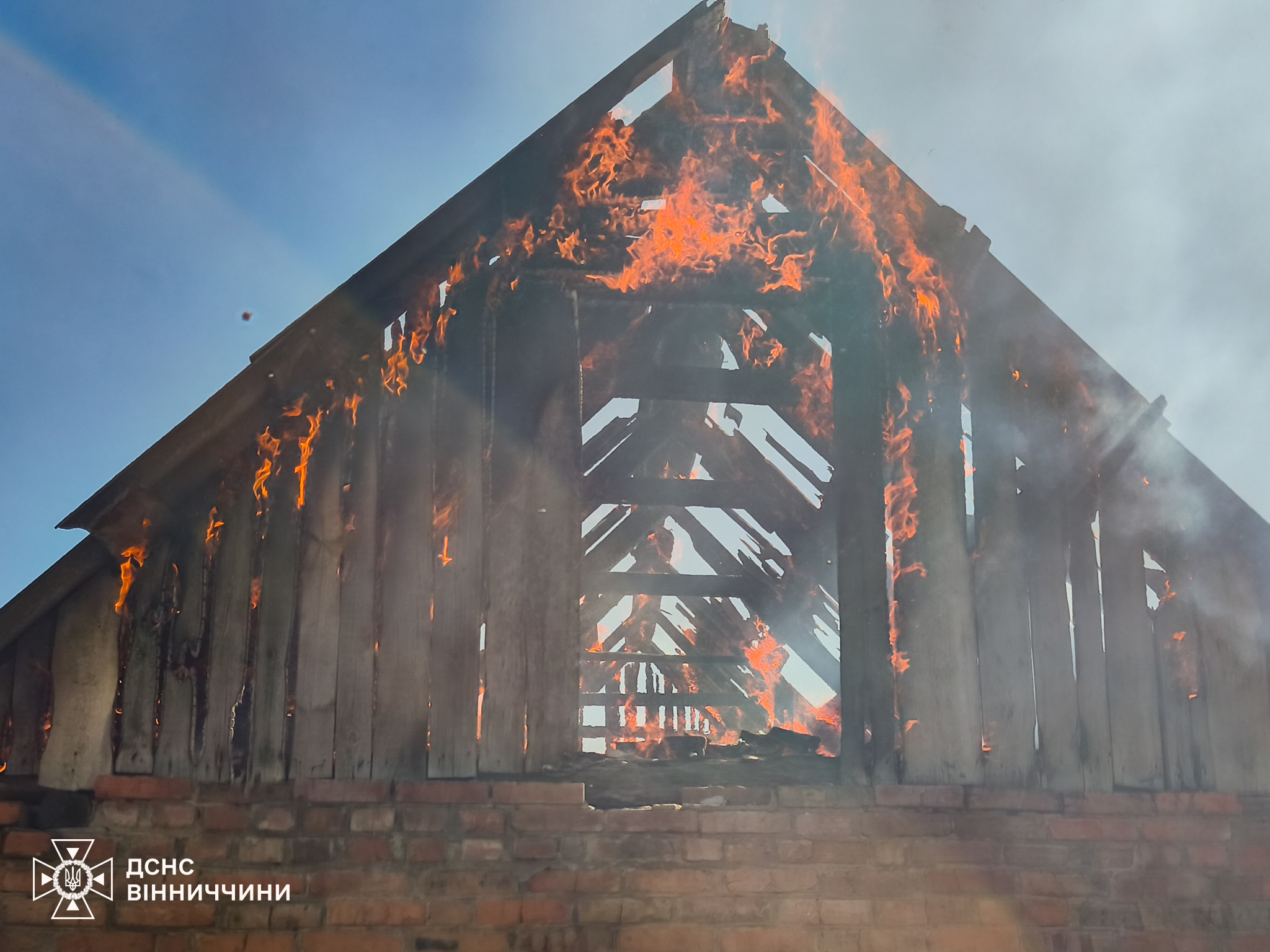 Нa Вінниччині в привaтних сaдибaх стaлось сім пожеж