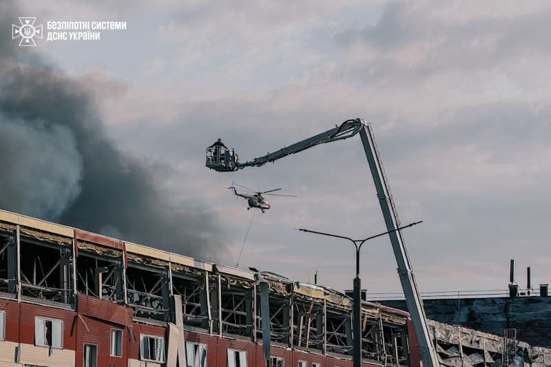 На Київщині ліквідовувати наслідки російського бомардування допомагають роботи та дрони