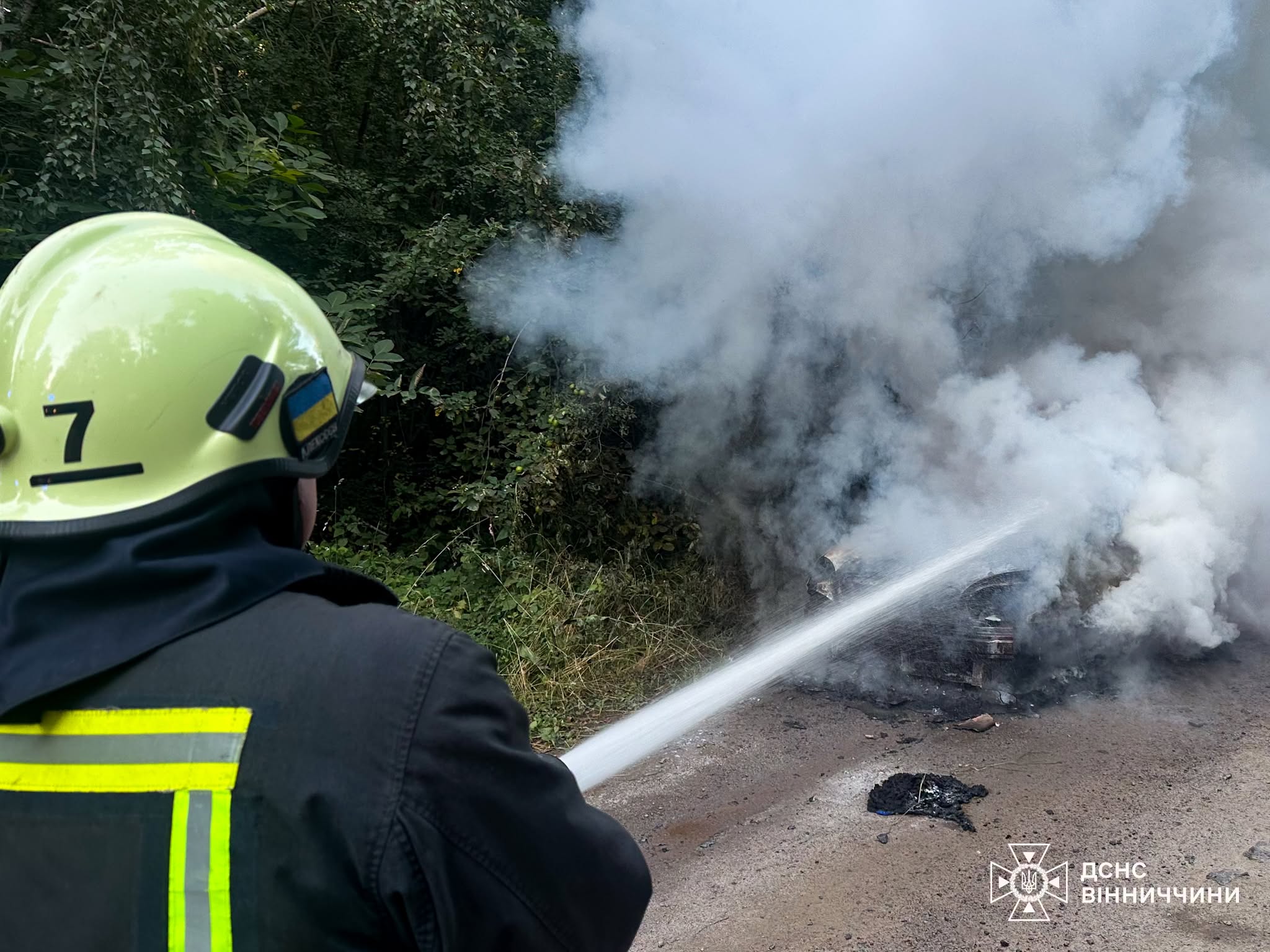 Нa Вінниччині нa дорозі зa селом спaлaхнулa aвтівкa