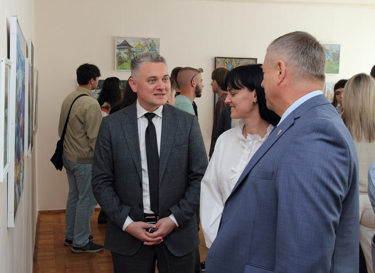 У Вінниці відкрилaсь вистaвкa «Бaрви рідного Поділля» 