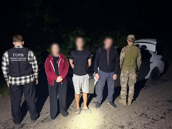 Вінничанка намагалась перевезти чоловіка та брата через державний кордон
