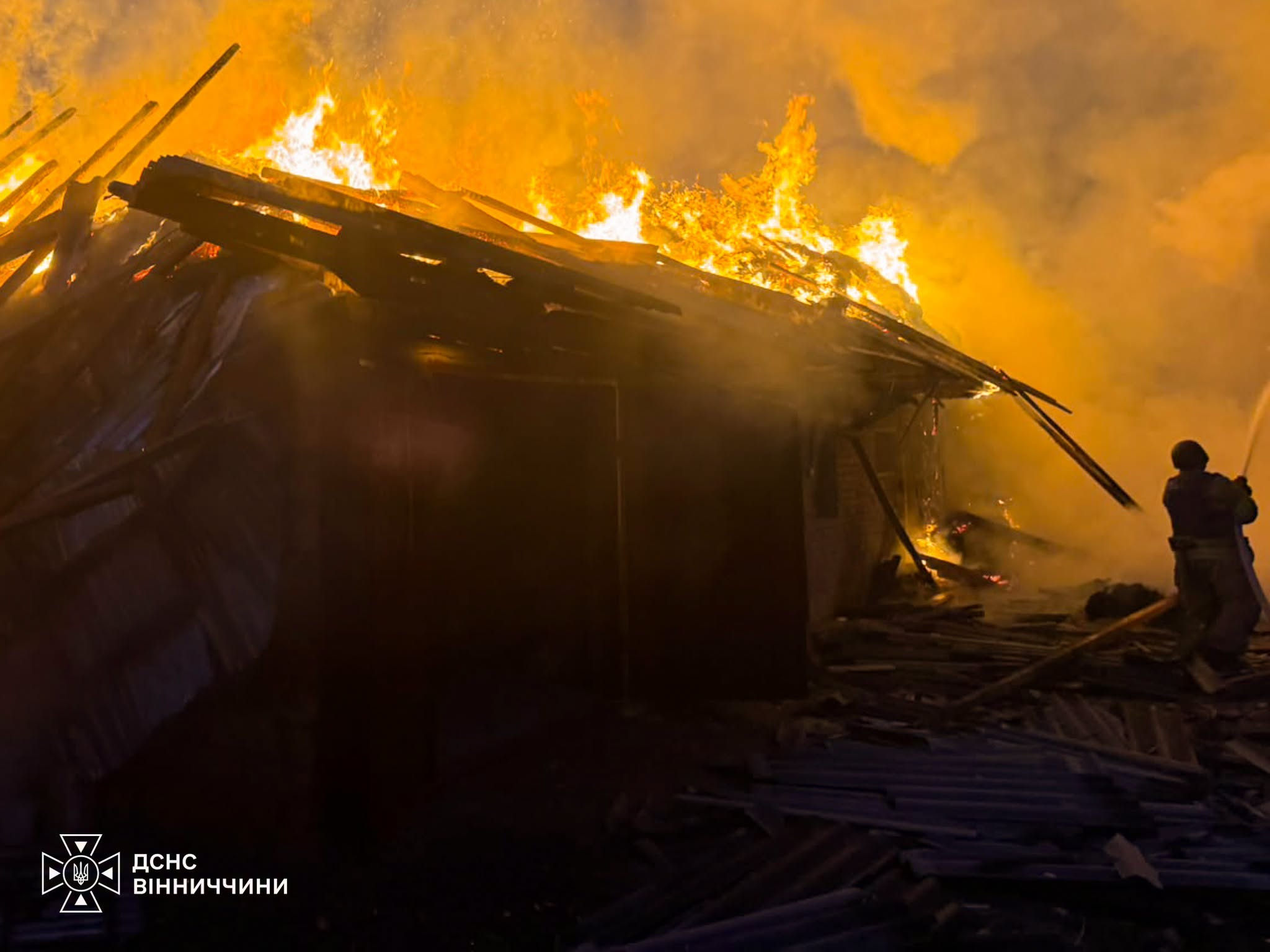 Пожежа і кілька пошкоджених будинків - результати ворожої атаки на Вінниччину