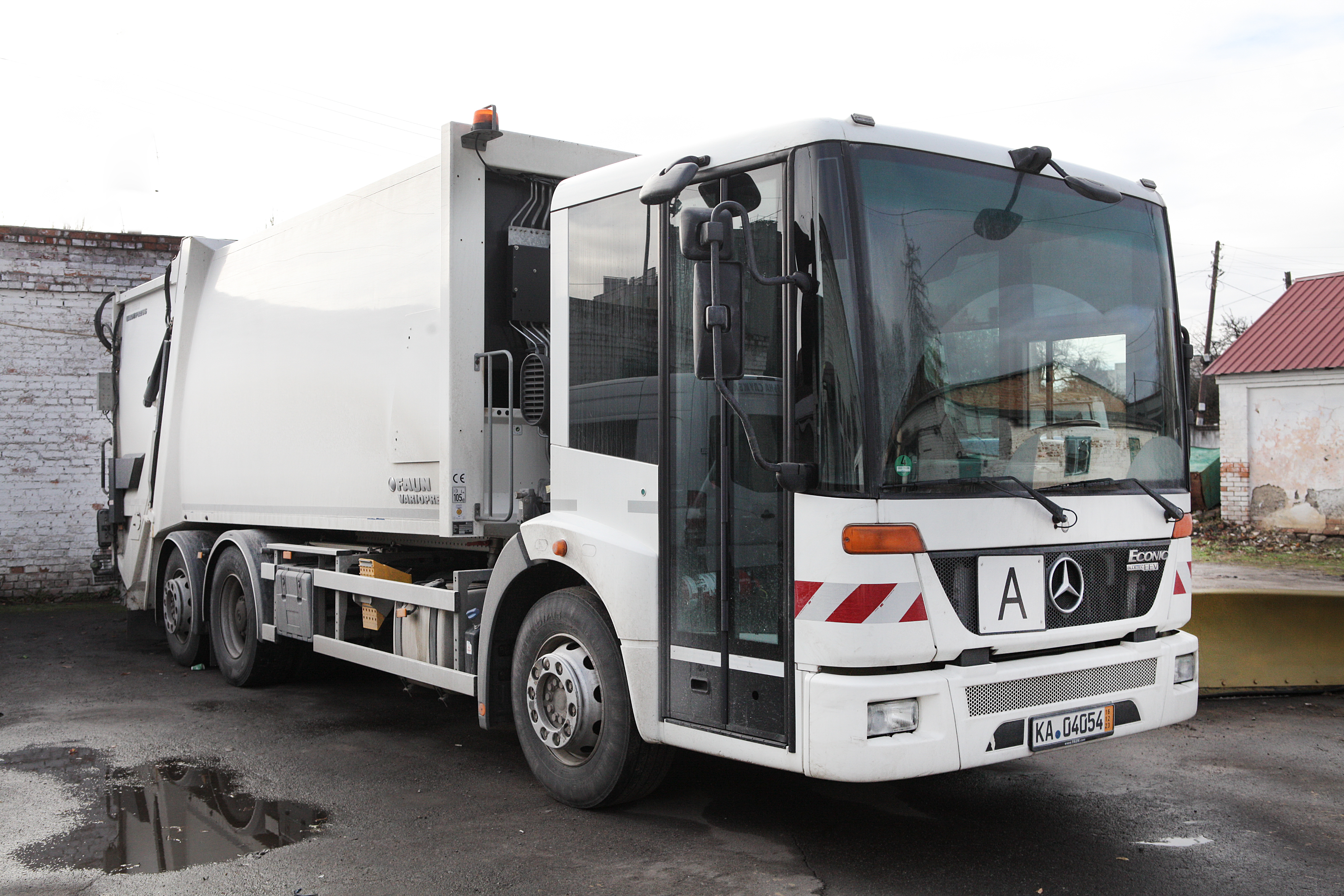 Вінниця отримала у подарунок від німецького міста побратима сучасний сміттєвоз