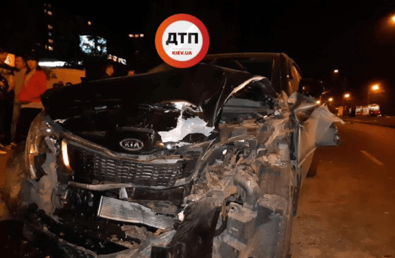 У Києві сталася ДТП з трьома машинами: є постраждалі (Фото)