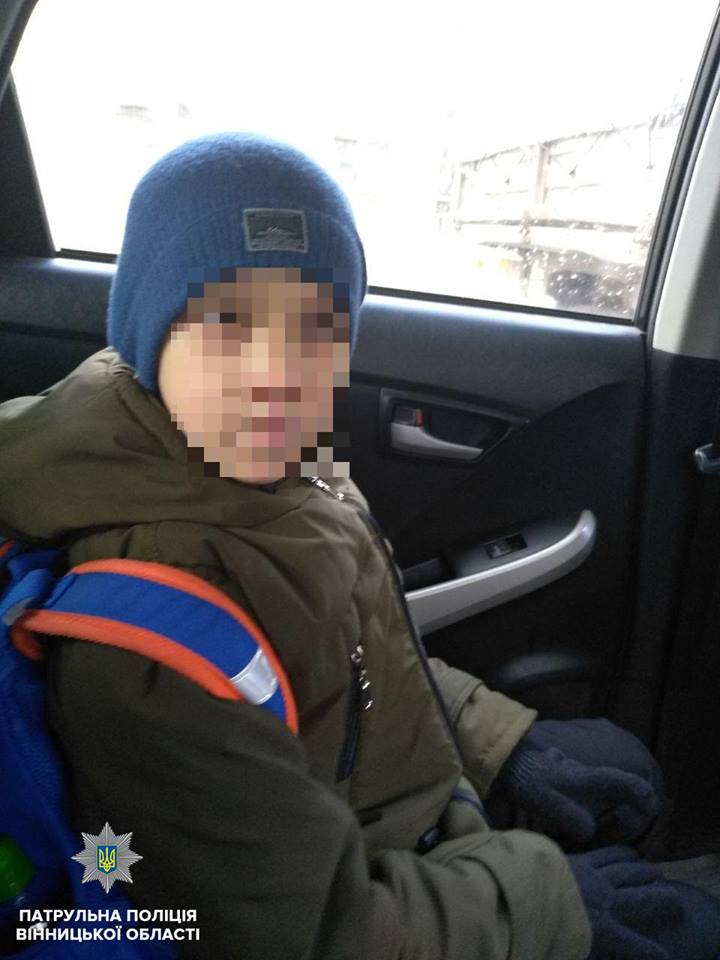 У Вінниці поліцейські повернули додому школяра, який заблукав у місті