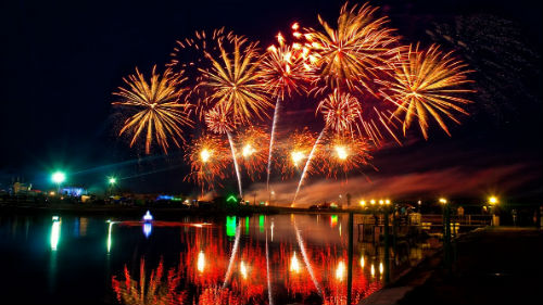 Горсовет Одессы нaчинaет борьбу с ночными сaлютaми