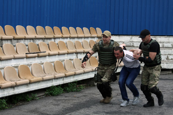 Вінницька поліція вчилася приборкувати футбольних фанів