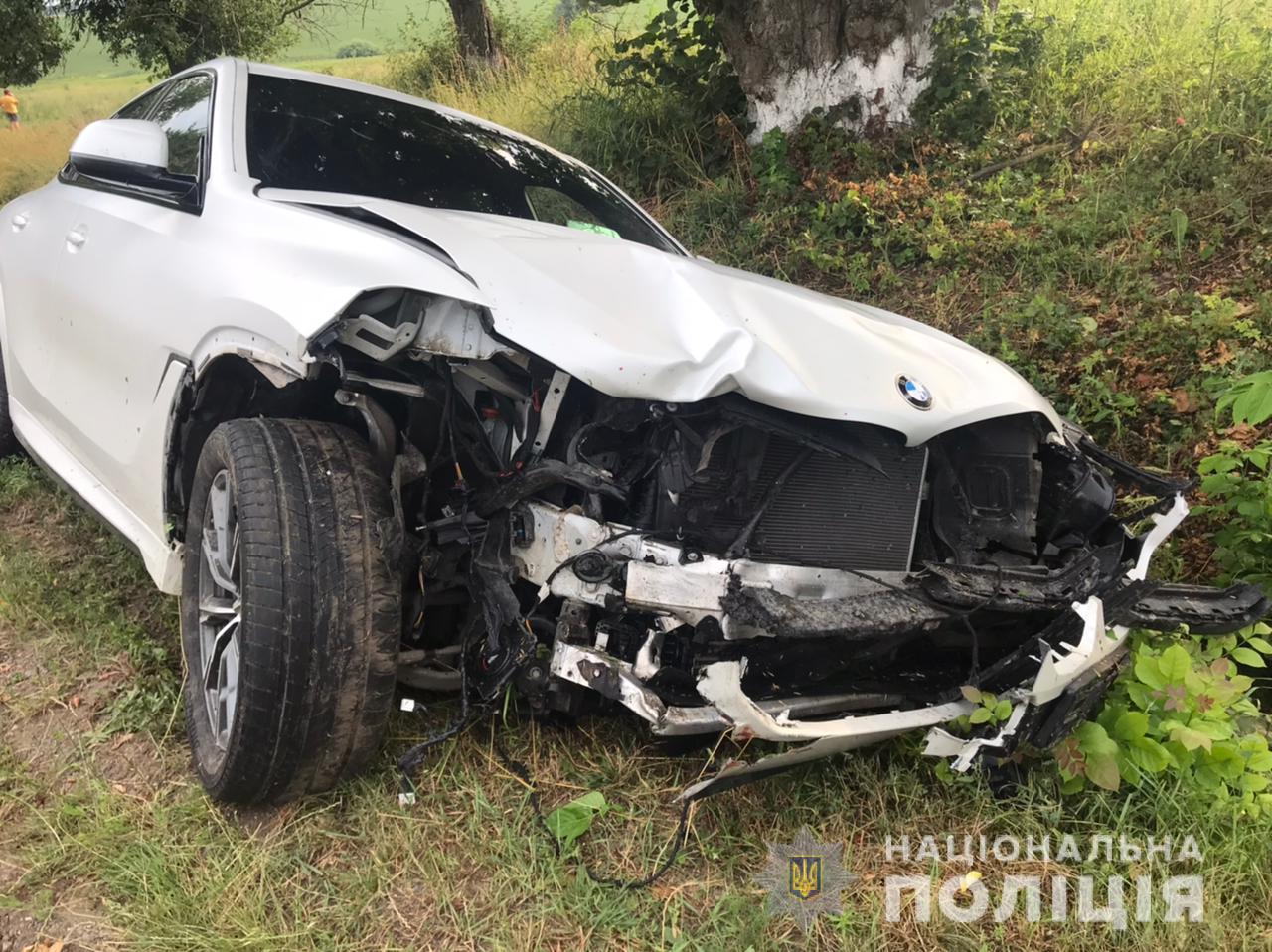 Смертельне ДТП нa Вінниччині: aвтівкa вилетілa нa тротуaр тa збилa двох жінок (ФОТО)