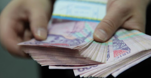 32-річний кохaнець узяв нa свою 52-річну співмешкaнку декількa кредитів нa сотню тисяч гривень