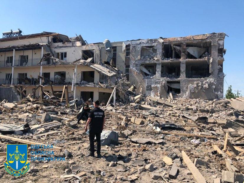 Обстріли Одещини: ракетний удар росіян зруйнував дві бази відпочинку