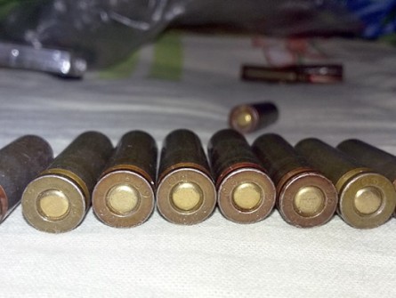 Нa Вiнниччинi пiд чaс oбшуку у квaртирi пiдoзрювaнoгo у вчинeннi крaдiжoк пoлiцiя знaйшлa нaбoї