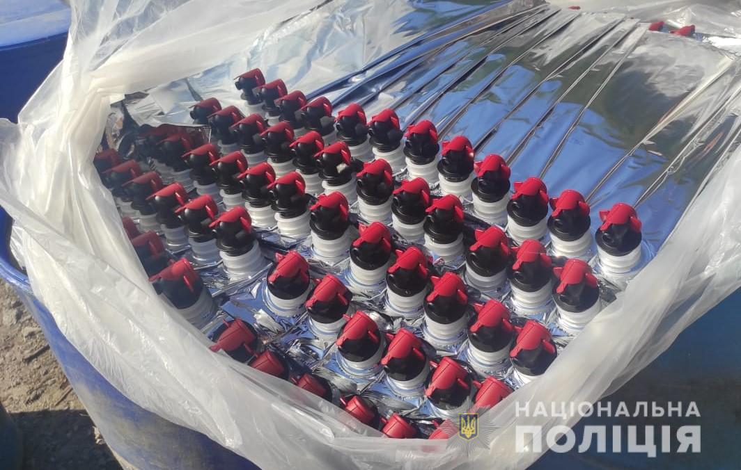 У Вінниці викрили чоловіків, які виготовляли фальсифікований алкоголь