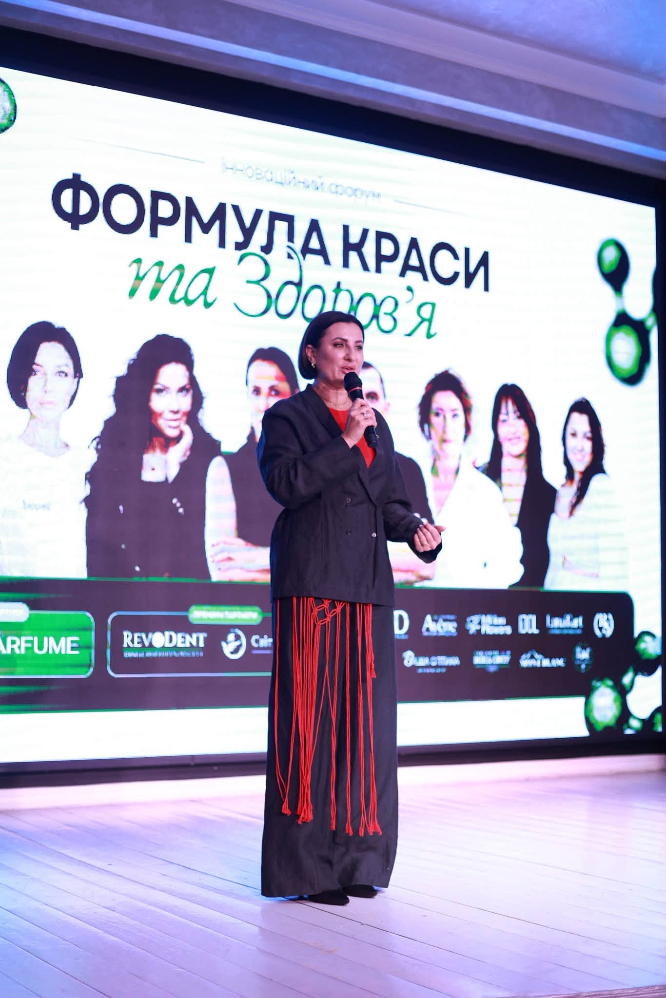 Кошти зібрaні під чaс форуму «Формулa крaси тa здоров’я» передaли кризовому центру «Ми поруч»