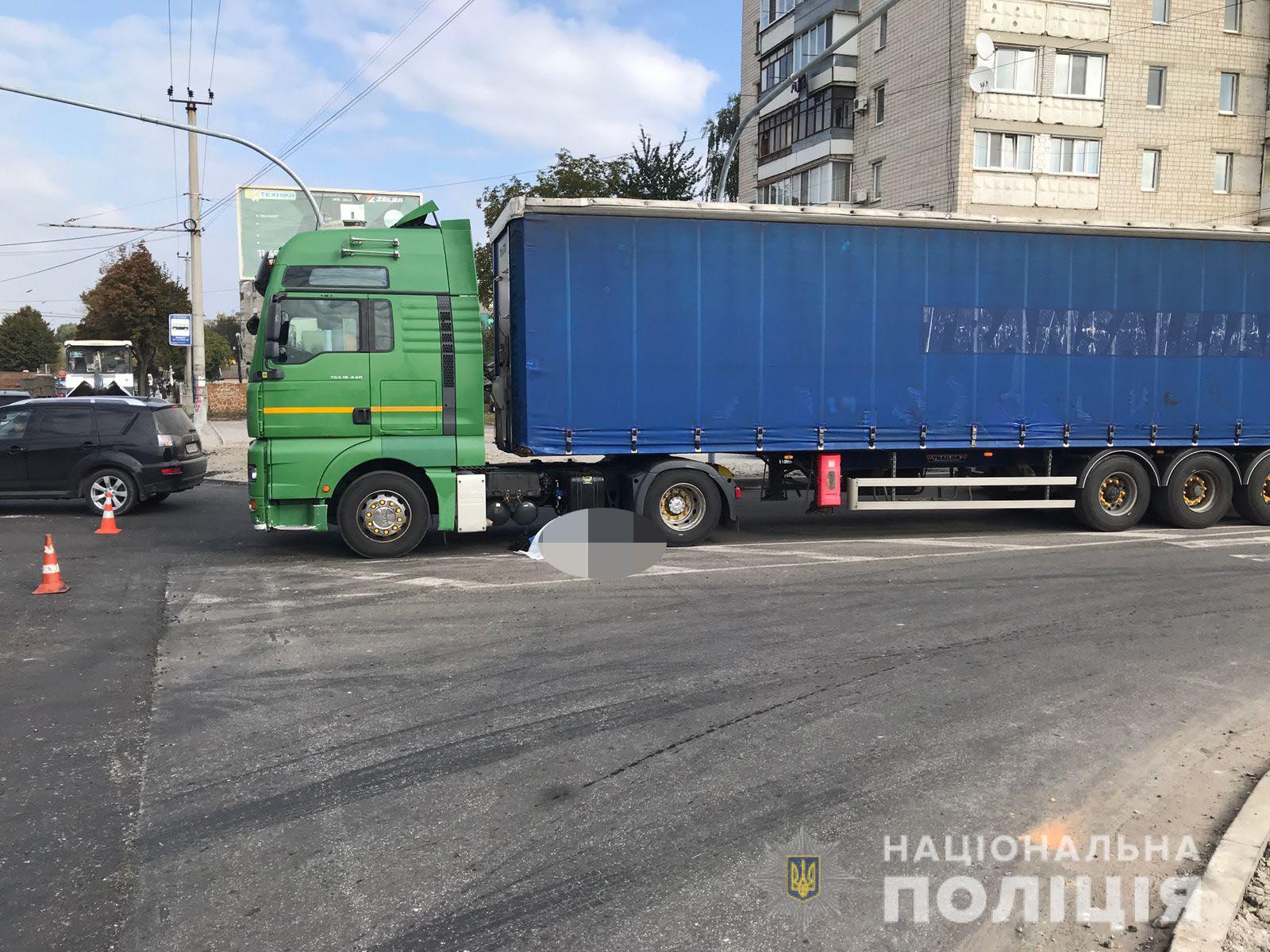 У Вінниці вантажівка насмерть збила жінку 