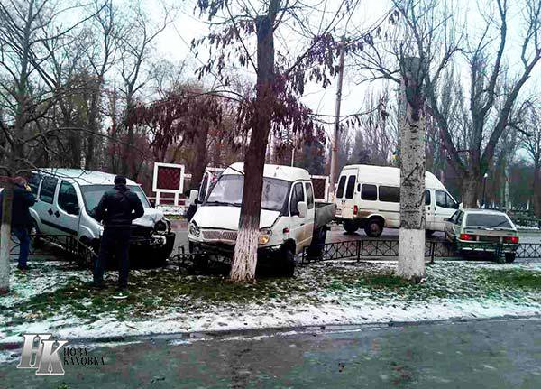 Ожеледиця спричинила масове ДТП (Фото)