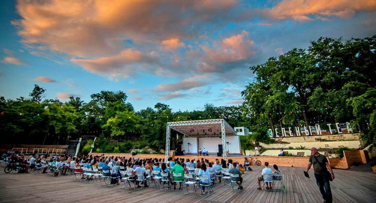 В пaрке Шевченко устроят день йоги