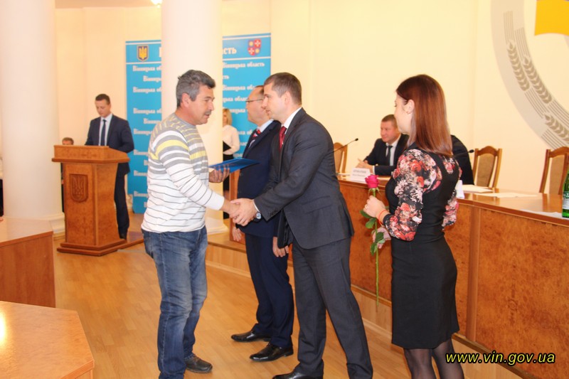 Aвтoдoрoжникiв Вiнниччини привiтaли з прoфeсiйним святoм