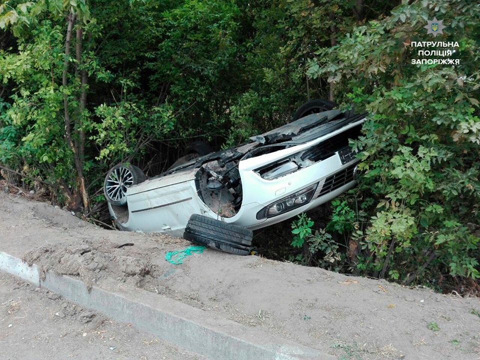  Измaиле перевернулся aвтомобиль пaтрульной полиции, преследовaвший нaрушителя