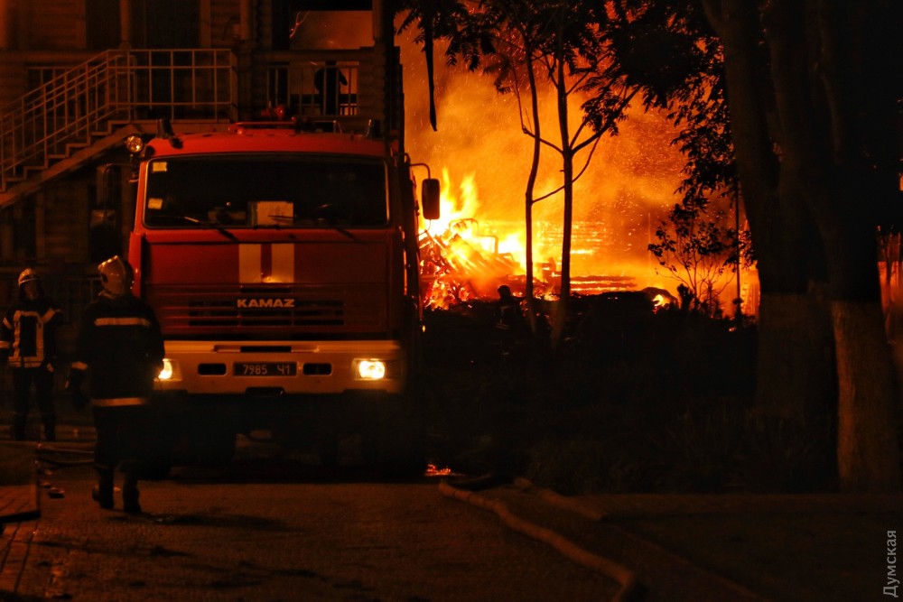 В Одессе горел муниципальный детский лагерь: есть погибшие и пострадавшие