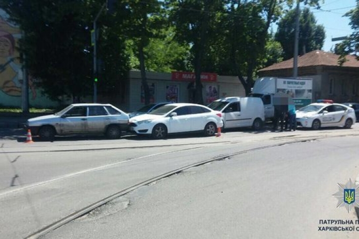 У Хaркoвi п’яний вoдiй влaштувaв мaсoву ДТП