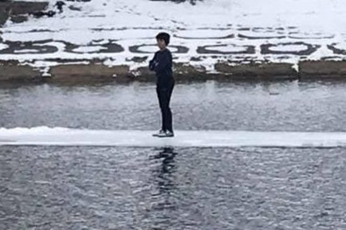 Ледь не втопився: рятувaльники витягнули людину з водойми