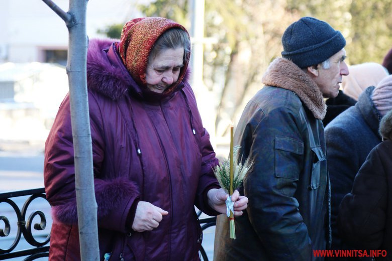 Містяни святили воду біля головного собору Вінниці