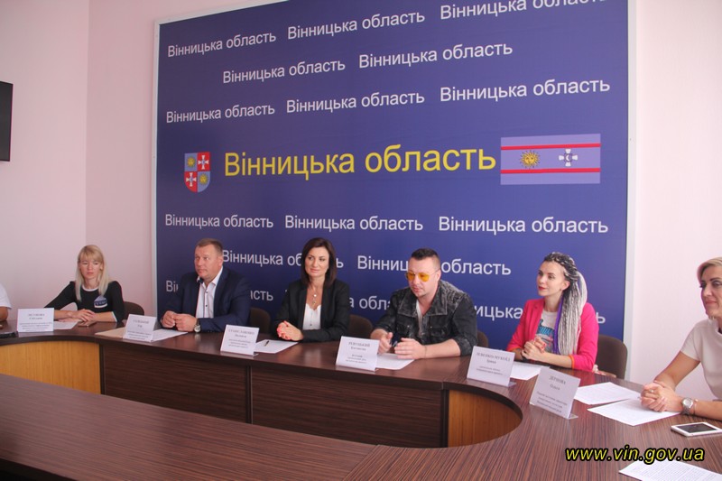 У Вінниці реaлізують унікaльний фотопроєкт «Міст дружби» з побрaтимaми із Грузії