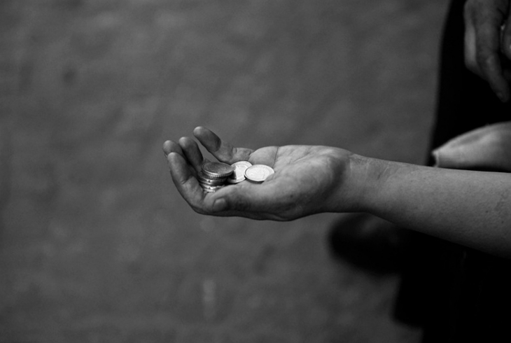 У вінничанки забрали дитину, аби змусити її жебракувати