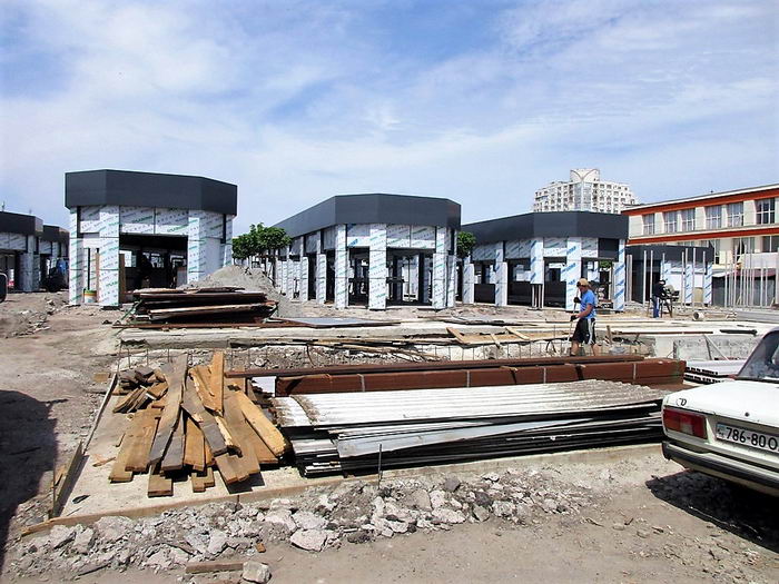 На рынке «Привоз» снесли торговые лотки и построили магазины-бутики