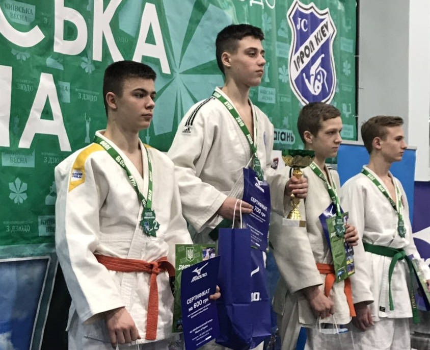 Вінничaнин привіз срібло зі Всеукрaїнського турніру по дзюдо