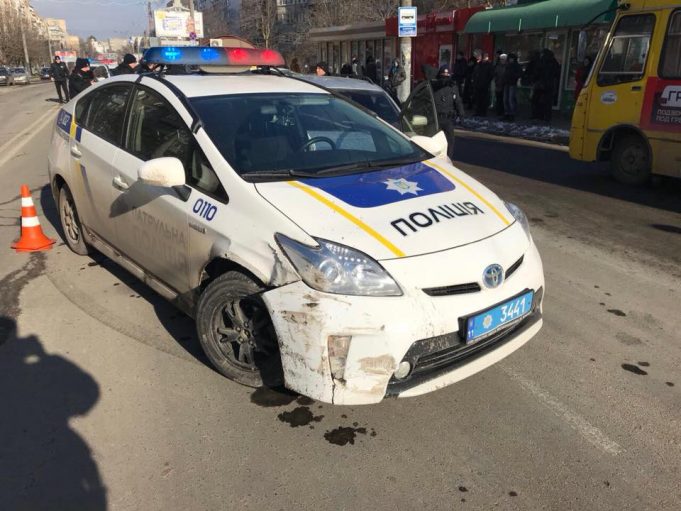Преступники наехали на полицейского, а патрульные стреляли: подробности погони на Таирова (фото)