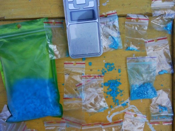 На Херсонщині матір із сином продавали психотропи та наркотики