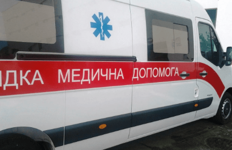 На Житомирщині вітер зірвав дах магазину, постраждала жінка