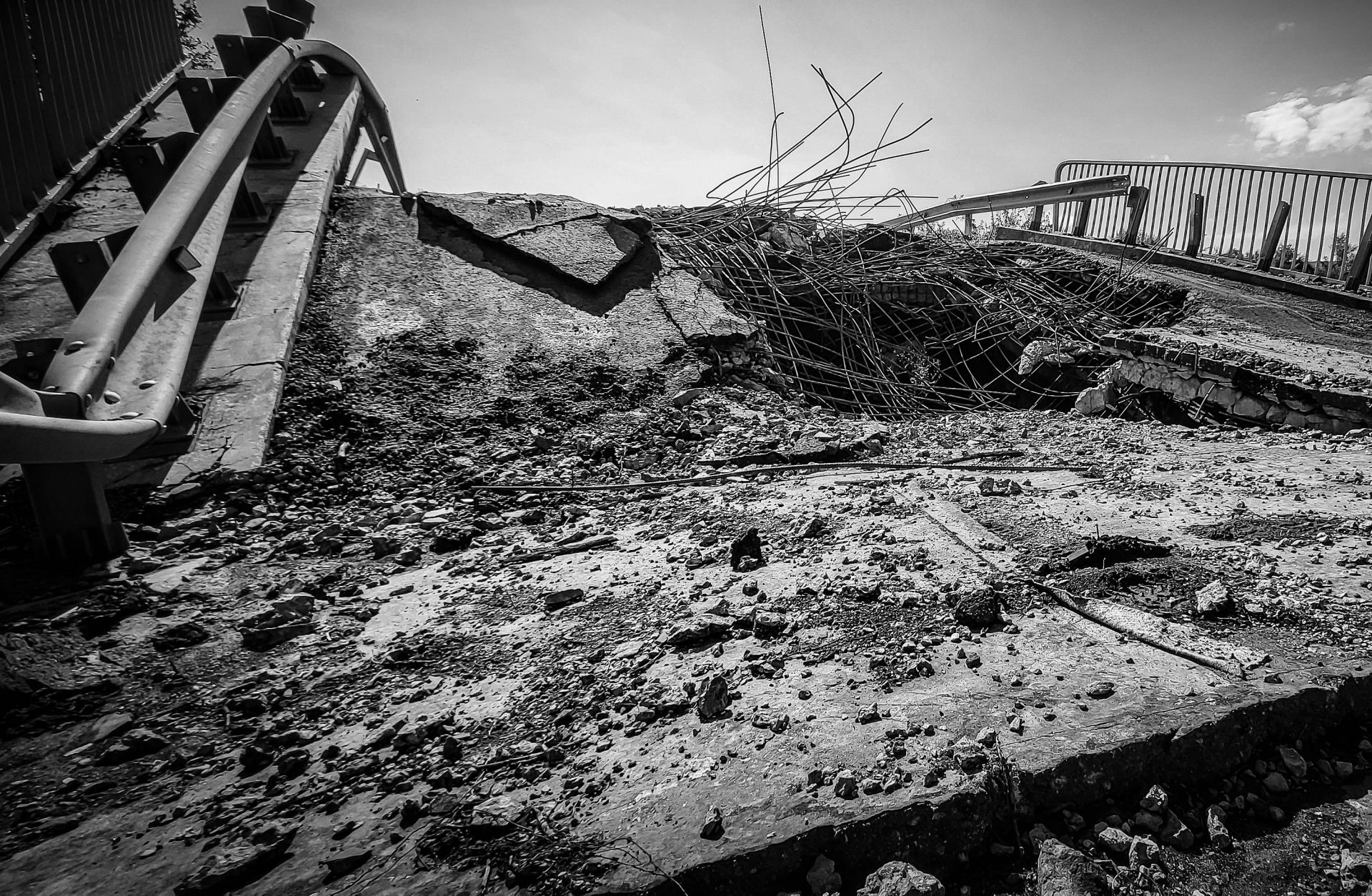 Деокуповaний Ізюм: вінничaн зaпрошують нa блaгодійну вистaвку (ФОТО) 