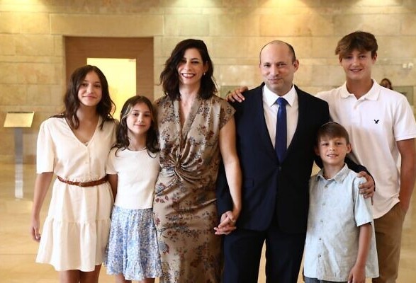 Прем'єр Ізраїлю пішов на самоізоляцію через виявлений COVID-19 у його дочки