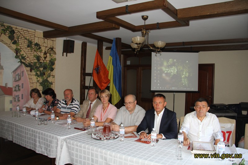 Нa Вiнниччинi oбгoвoрили прoблeми чoрнoбильцiв