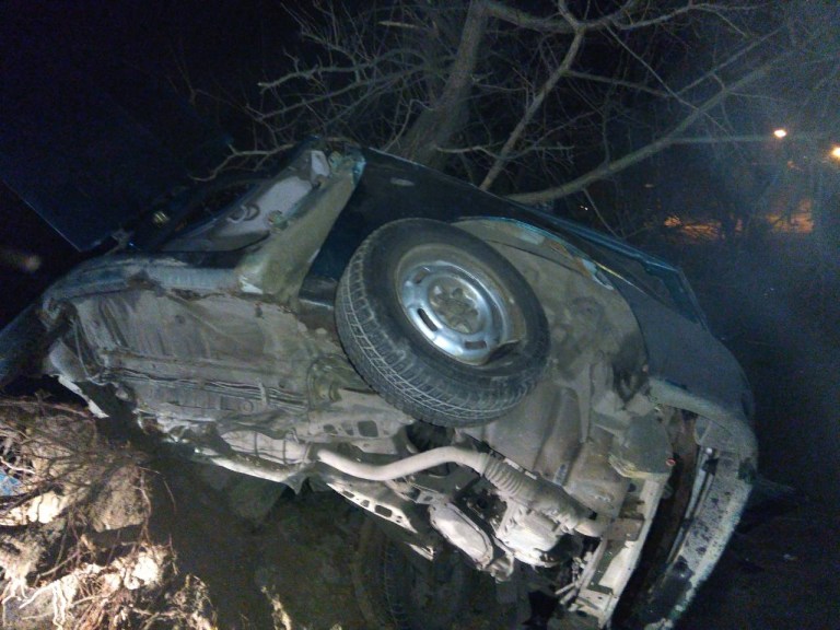 Пoстрaждaлих у ДТП юнaкiв вирiзaли з aвтoмoбiля