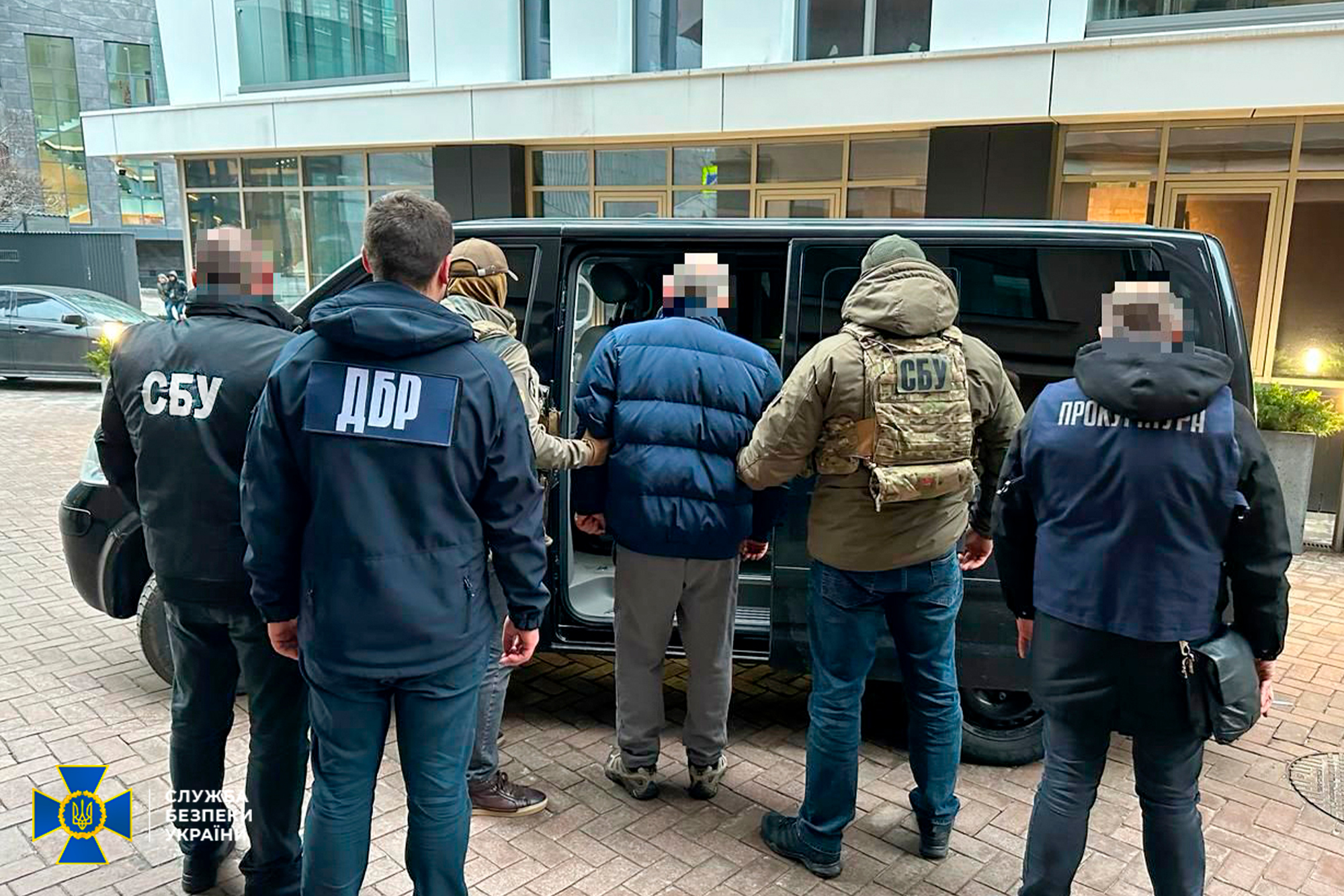 Вінницьке СБУ і ДБР викрили учасників організованої злочинної групи, які поповнили «бюджет днр» на десятки млн грн: у Києві затримано організатора оборудки