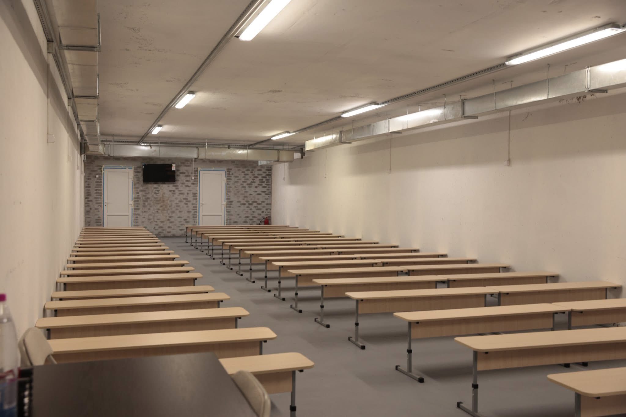 В Іллінцях, що на Вінниччині, завершують будівництво протирадіаційного укриття для ліцею